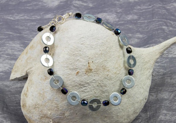 Upcycling Armband | Edelstahl-Scheiben und Glasschliff-Perlen | schwarz-silber | mit Verlängerung