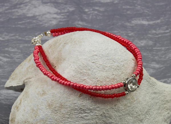 Armband | Rocailles | zweireihig | zierlich | rot, versilbert, Strass