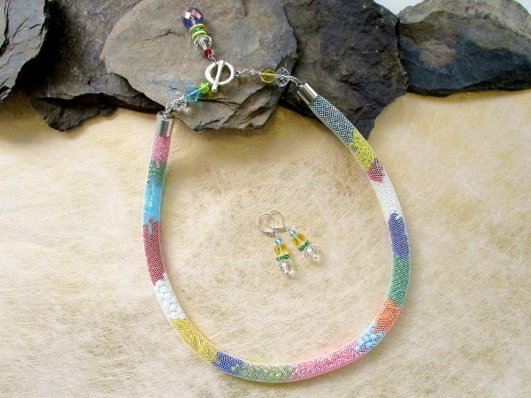 Schmuckset | Netzschlauch Collier bunte Blockstreifen + Ohrringe