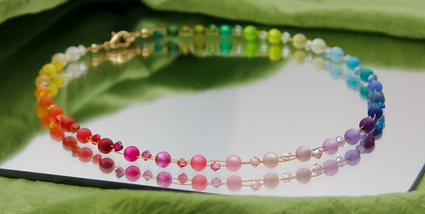 Collier | Regenbogen | mit Swarovski Elements® und Polaris Perlen bunt + glitzernd auf gold