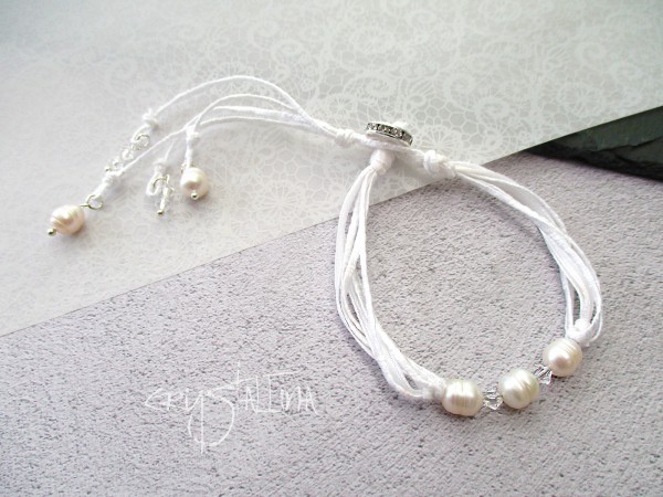 Perlenarmband, romantisch, weiße Baumwoll-Bänder, geknotet - Wunschlänge